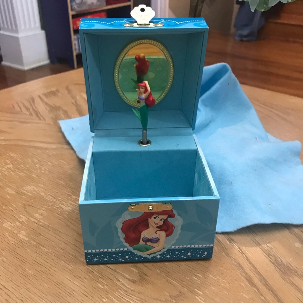 Little mermaid music box